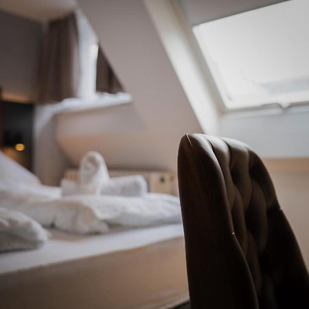 Junik Apartments Oberhausen โอเบอร์เฮาเซิน ภายนอก รูปภาพ