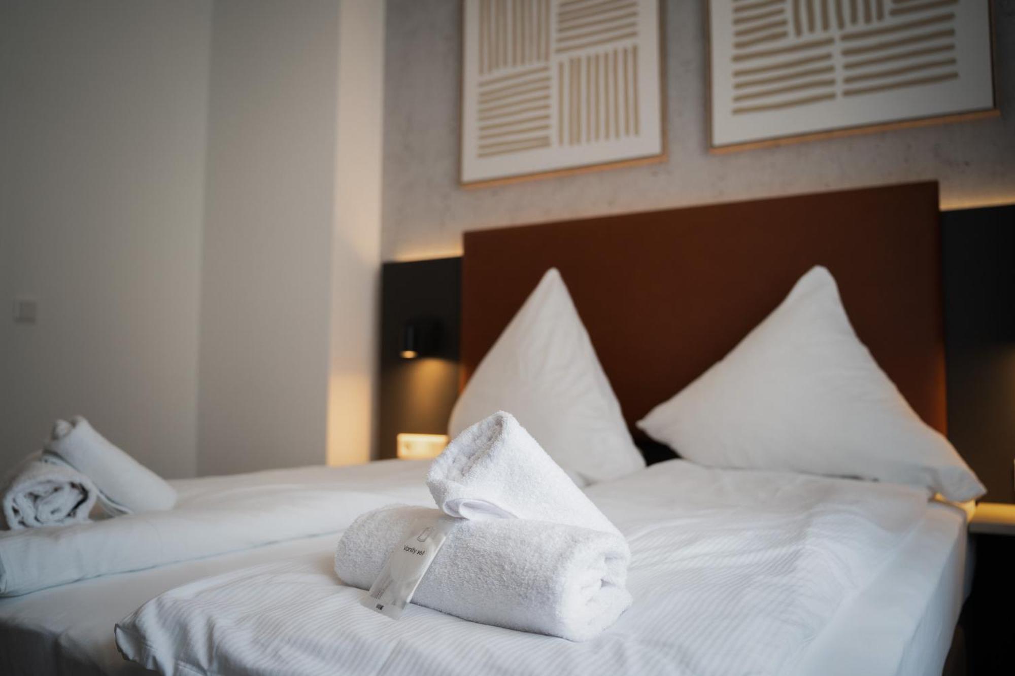 Junik Apartments Oberhausen โอเบอร์เฮาเซิน ภายนอก รูปภาพ
